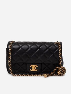 Pre-Owned CHANEL 2022 Lambskin Quilted CC Leather Pearl Crush Mini Flap Black